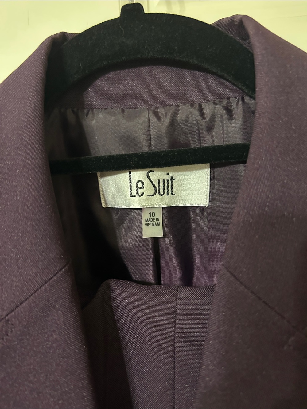 Le Suit Women's Plum Two-Piece Tailored Blazer and Pants - Picture 3 of 4